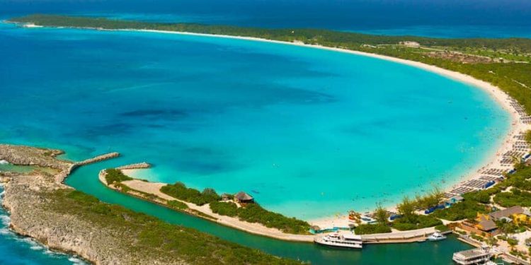 Holland America Lines prepara la celebración de 25 años de haber adquirido la isla Half Moon Cay