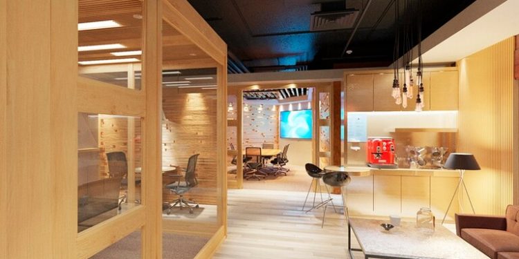 Hoteles que se adaptan como oficinas con espacios cerrados y privados