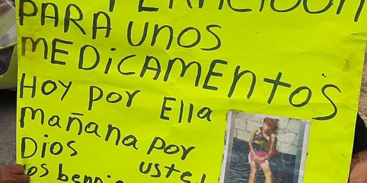 Joven y su abuela piden ayuda en cruceros para su madre diabética