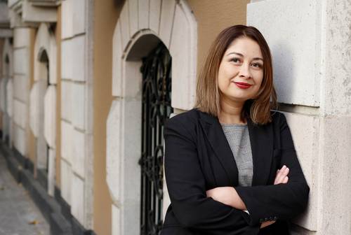 Chávez Díaz publicó recientemente Viajar sola: identidad y experiencia de viaje en autoras hispanoamericanas, título que surgió cuando se percató de que en su tesis de doctorado en Cambridge sobre crónica latinoamericana no había incluido a tantas mujeres. “Mi hipótesis era que es imposible que las mujeres no hayan viajado, sino que tal vez no han escrito sobre ello de manera pública”, explicó en entrevista.
