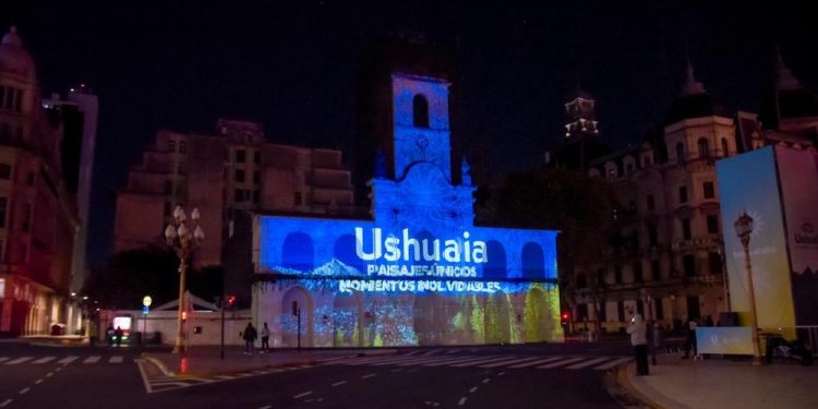 Turismo: La Municipalidad de Ushuaia presentó el destino con un mapping en el Cabildo