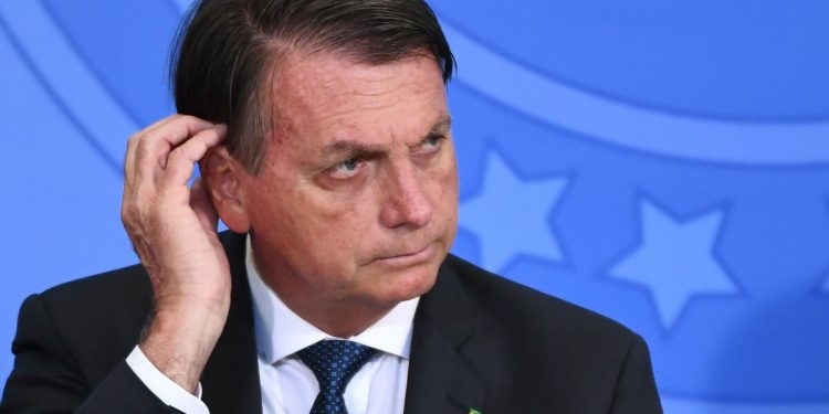 La Nación / Pese a recomendación de especialistas, Bolsonaro descarta confinamiento nacional