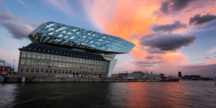 La lista The World’s 50 Best Restaurants 2021 se presentará el 5 de octubre en Amberes, como “una combinación de los votos emitidos en enero de 2020 y una ‘actualización de la votación’ en marzo de 2021”.