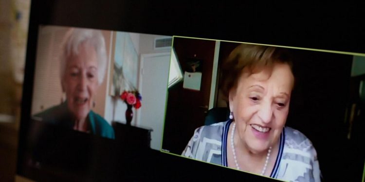 La mujer de Florida creía que su mejor amiga estaba perdida en el Holocausto. Ahora, son zoom