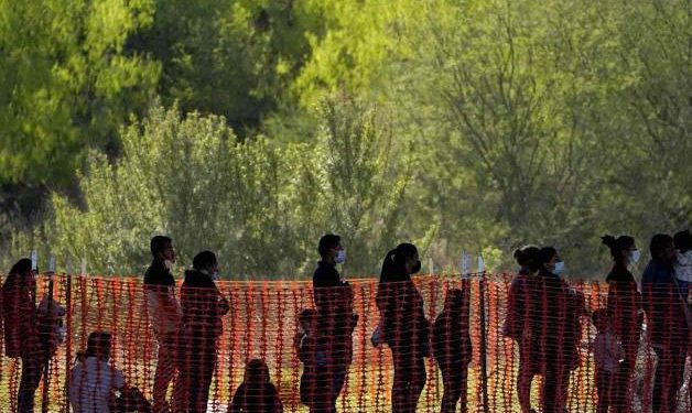 La postura de Biden alienta a migrantes
