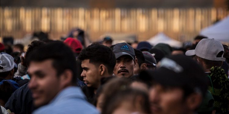 Lanza Biden ‘Operación Centinela’ para frenar a bandas que trafican con migrantes