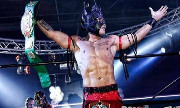 Laredo Kid retiene el Campeonato Mundial Crucero AAA en Auto Luchas