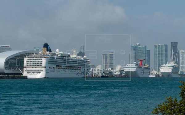 Las autoridades sanitarias de EE.UU. siguen recomendando no viajar en cruceros