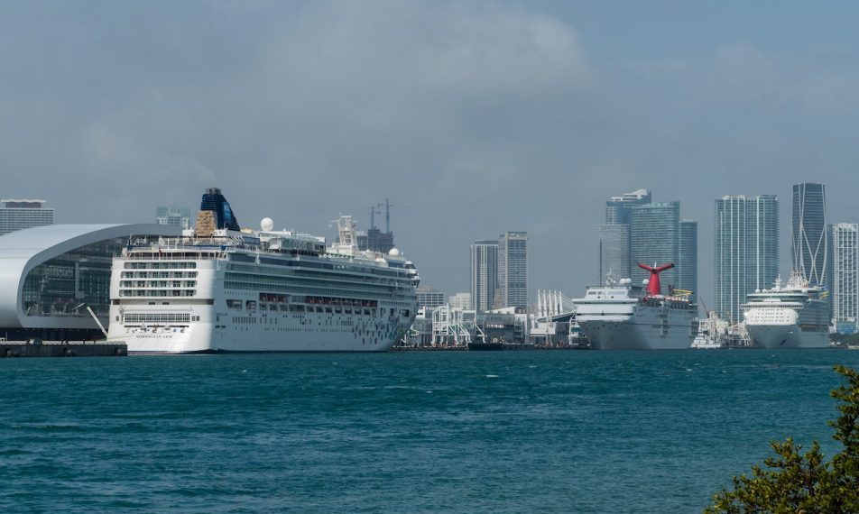 Las autoridades sanitarias de Estados Unidos siguen recomendando no viajar en cruceros