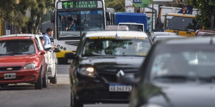 Los viajes en taxi se podrán pagar con al app Billetera Santa Fe