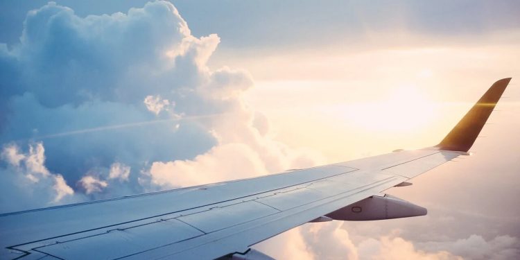 Mejores momentos para comprar boletos y días más baratos para volar