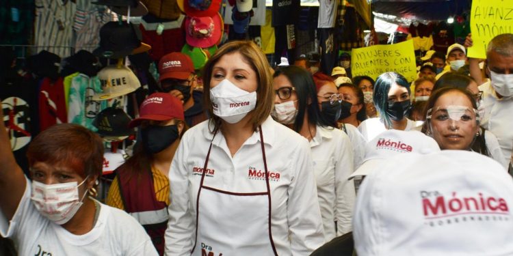 Mónica Rangel se compromete a mejorar infraestructura del Mercado Huaracheros