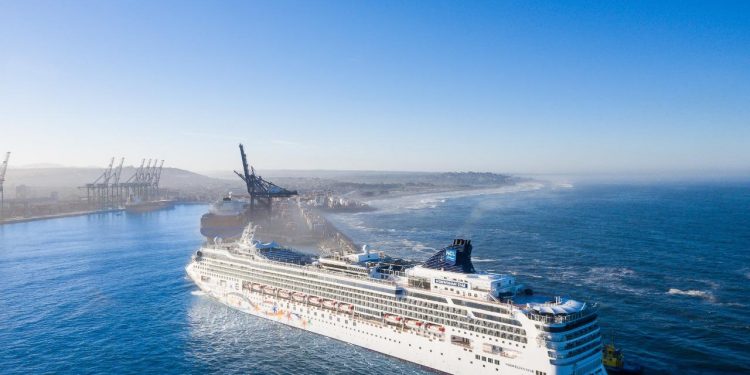 Norwegian Cruise Line requerirá a tripulantes que se vacunen para trabajar a bordo