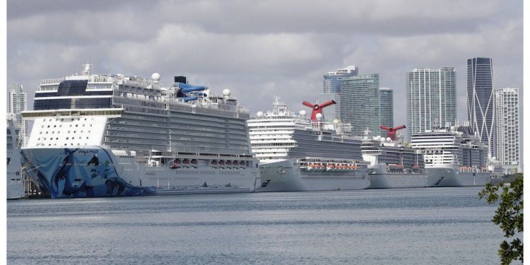 Norwegian pide autorización para navegar con pasajeros vacunados