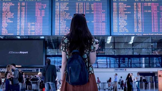 Estados Unidos publicó una nueva regla sobre los viajes y vuelos ante la pandemia de covid.