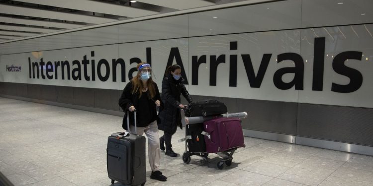 Personas con 2 dosis de vacuna pueden volver a viajar