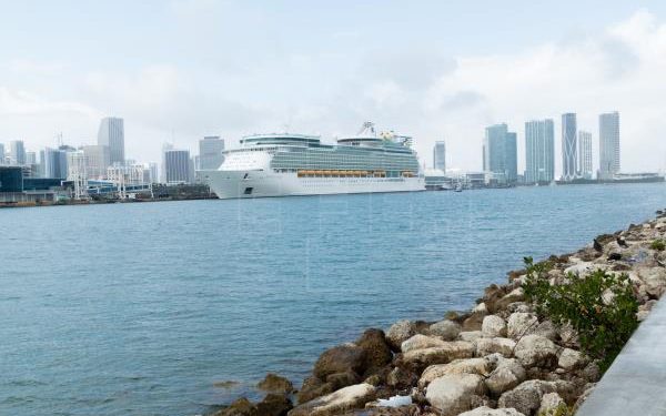 Políticos de Florida piden al Gobierno que levante las restricciones a los cruceros
