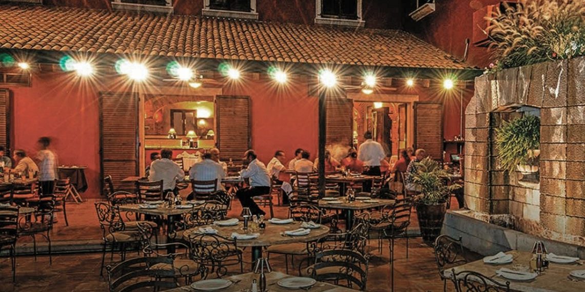 Riesgo de más restricciones sanitarias por Covid-19 preocupa a restauranteros queretanos
