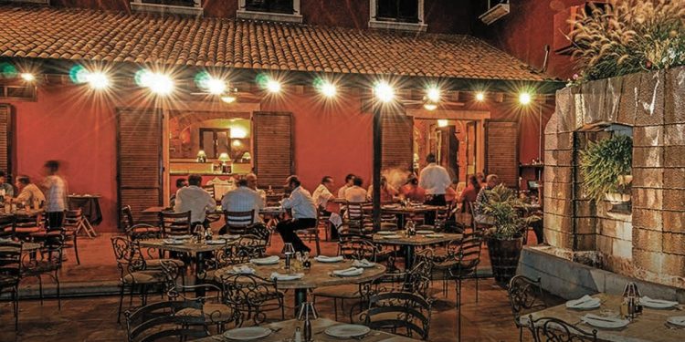 Riesgo de más restricciones sanitarias por Covid-19 preocupa a restauranteros queretanos