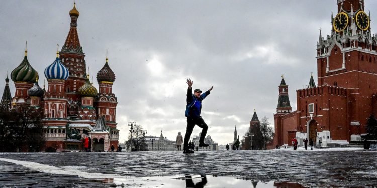 Rusia regala viajes para aplicarse la vacuna Sputnik V