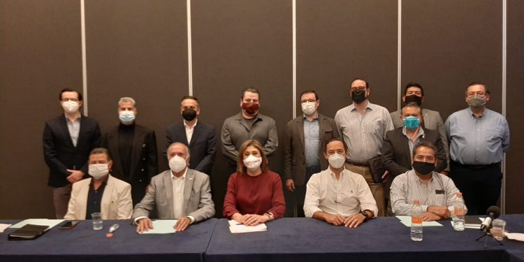 Se reúnen cámaras empresariales con Mónica Rangel