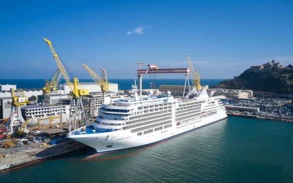 Silversea Cruises detalla nuevos viajes del Silver Moon y solicita vacunación a pasajeros y tripulación