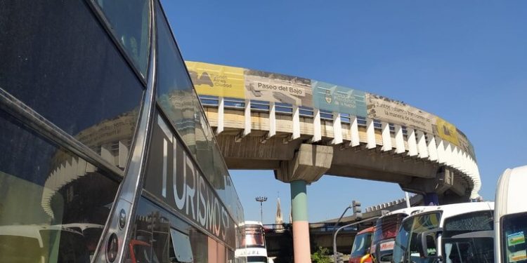 Protesta de agencia de turismo en la avenida 9 de Julio.