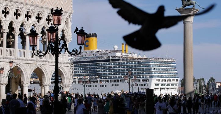 Venecia sigue en peligro ante hoteles flotantes