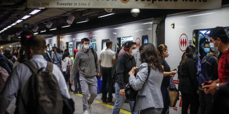 Viajes en el transporte público durante la semana pasada bajaron un 44% en comparación a los primeros días de marzo