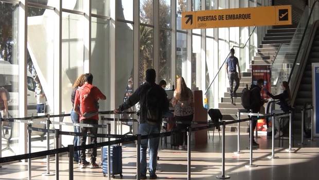 Viajes nacionales se han reducido casi en un 50%