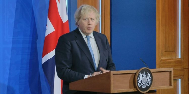 (Video) Boris Johnson pide a los británicos paciencia para los viajes al extranjero