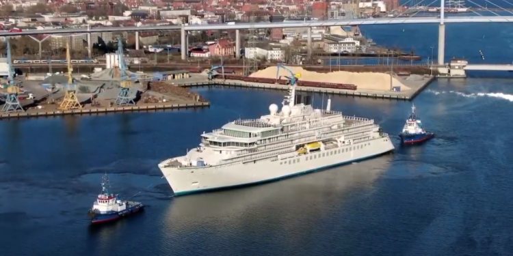 Video: Crystal Endeavour se somete a pruebas de mar