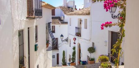 Una calle del casco antiguo de Altea