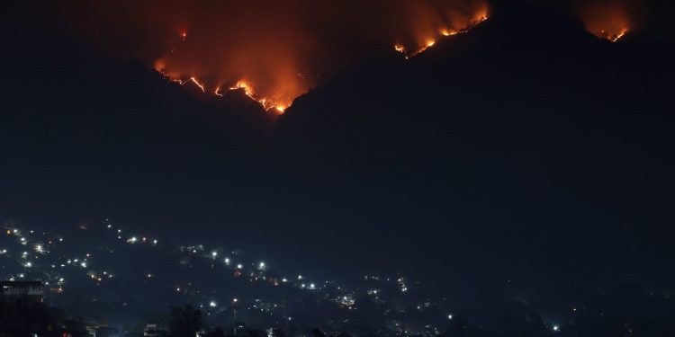 controlan 20% y rescatan a brigadistas