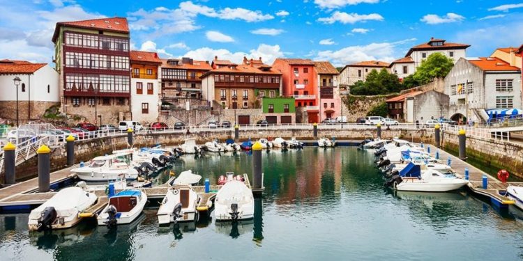 Llanes