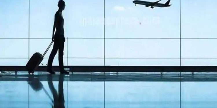 Para la industria de viajes, particularmente las aerolíneas, los transportistas y los operadores turísticos, el desafío administrativo de alinearse con los requisitos de vacunas de varios destinos significaría un gran aumento en el papeleo y los procedimientos.