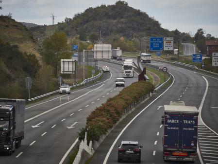 Tráfico en autovía A-1, en el límite entre Navarra y Álava