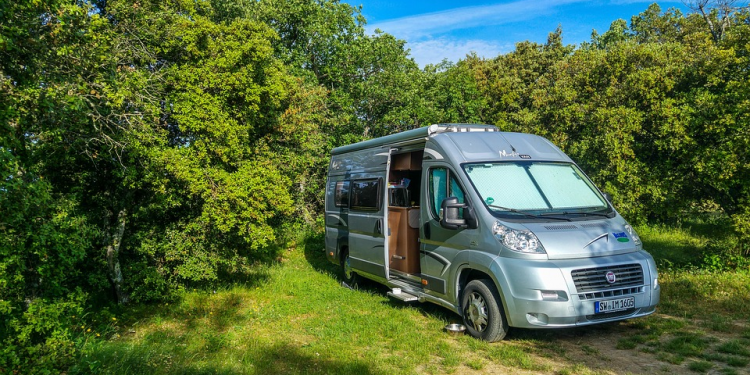 ¿Por qué alquilar una furgoneta camper para las vacaciones?