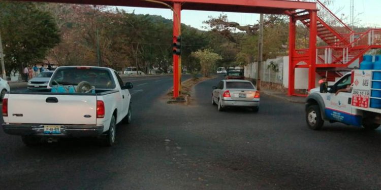 El crucero de la Cruz Roja en la López Mateos es un caos