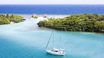 El océano azul de Roatán, Honduras