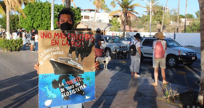 “No somos un estacionamiento”: Protestan ciudadanos por mega cruceros en La Paz “No somos un estacionamiento”: Protestan ciudadanos por mega cruceros en La Paz