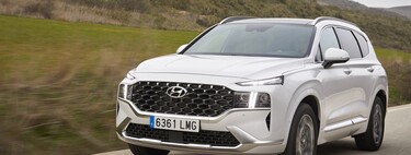 Probamos el nuevo Hyundai Santa Fe híbrido de 230 CV: un SUV de siete plazas cómodo con aspiraciones premium