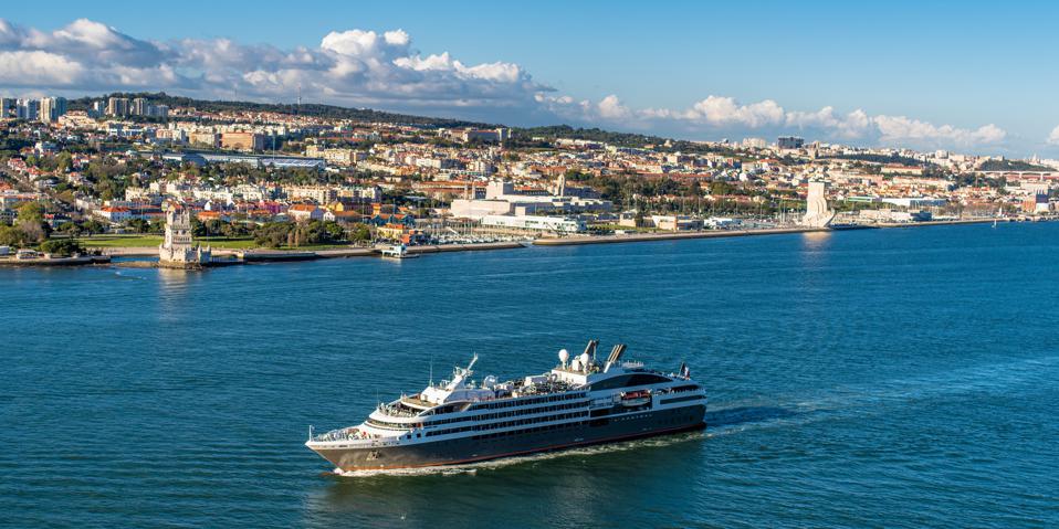 Crucero Ponant frente a las costas de Portugal