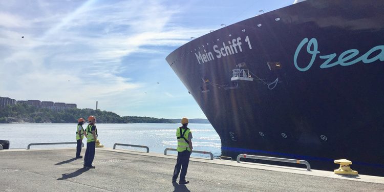 Recalada de Mein Schiff 1 da el vamos a la temporada de cruceros en Puertos de Estocolmo
