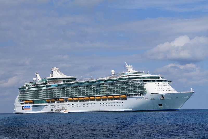 Royal Caribbean se encuentra en dialogo con las autoridades para reanudar viajes en julio