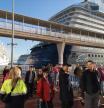 Turistas desembarcan en el puerto de València, antes de la pandemia