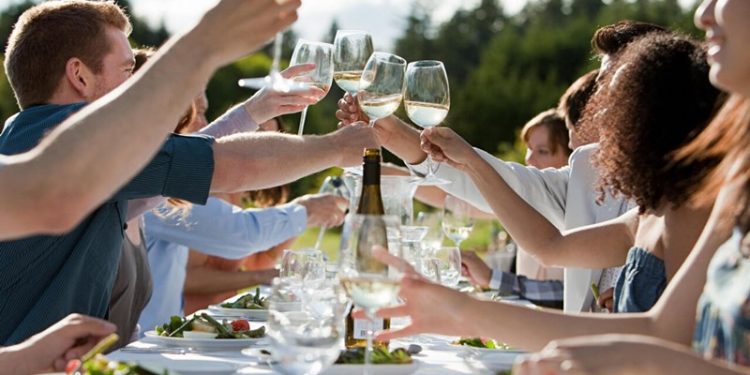 6 vinos blancos para disfrutar del verano sin moverse de casa