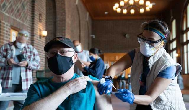 A la vacuna contra la covid-19 le aplican turismo