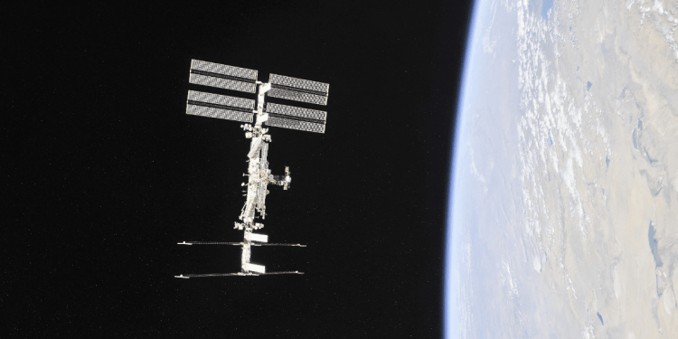Agencia rusa Roscosmos busca ser la primera en grabar una película de ficción en el espacio