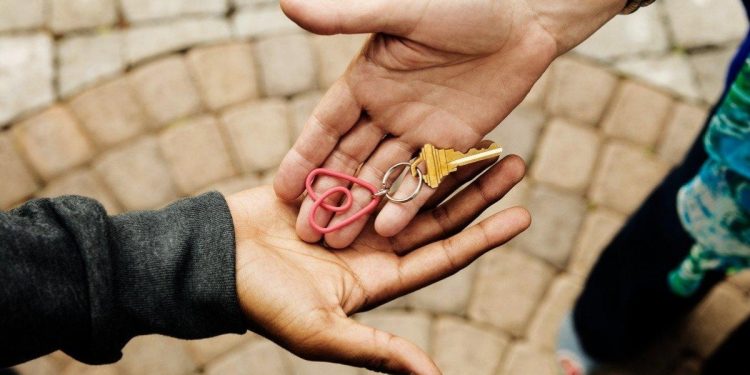 Airbnb registra ingresos por 887 millones de dólares y aumento de reservas de más de 28 días en 1T